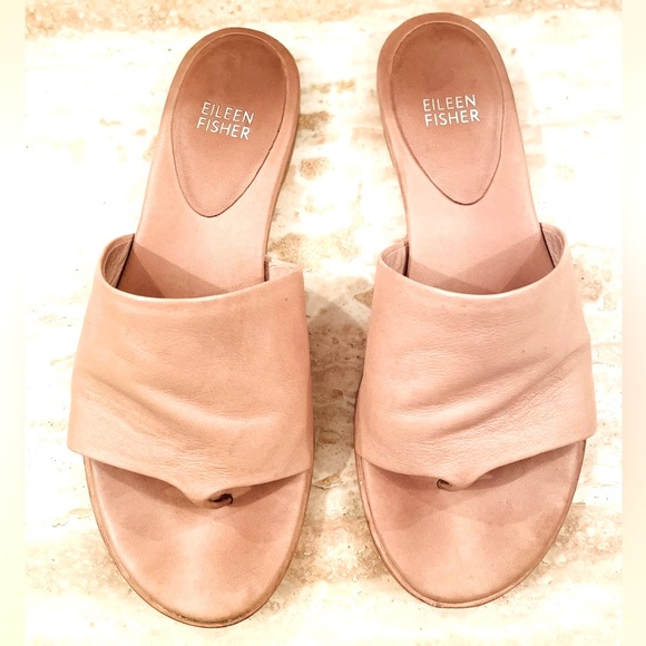 Eileen Fisher Edge Slide Sandal in Barley; Size 8; Includes Box and Dust Bag - Picture 6 of 15